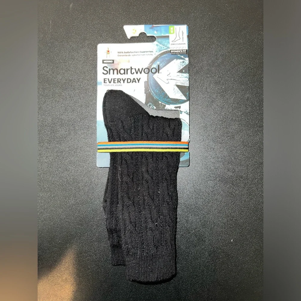 NWT Smartwool womens merino wool socks crew height medium M 6-8.5 Black New